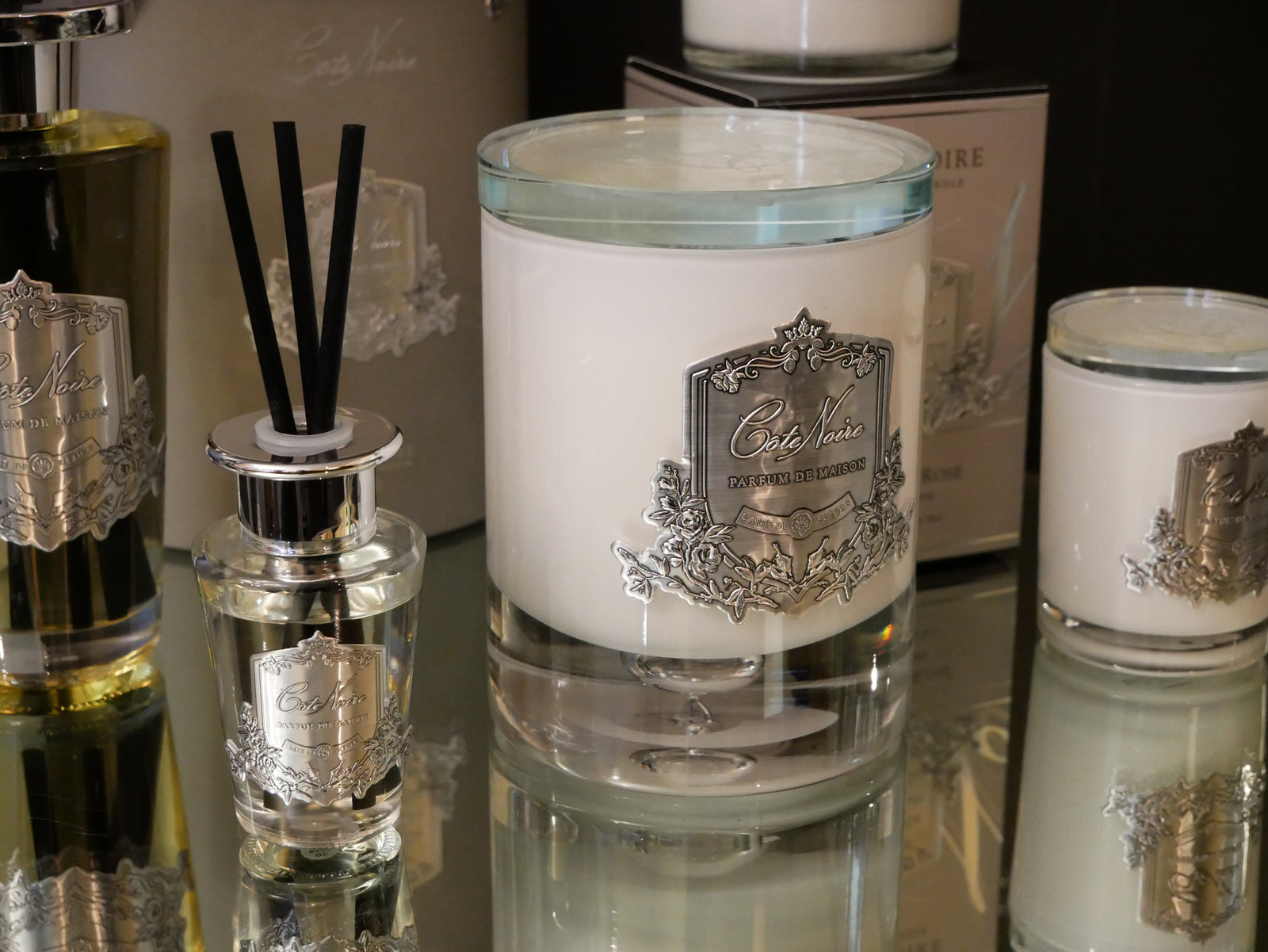 【超お買い得！】 Cote Noire - Crystal Glass Lid Triple Wick Grand Candle 2.5 工芸品